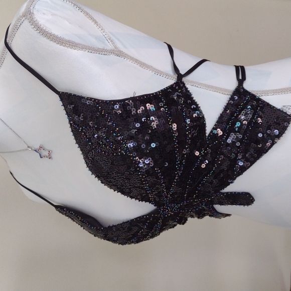 Top - Picture 2 of 4